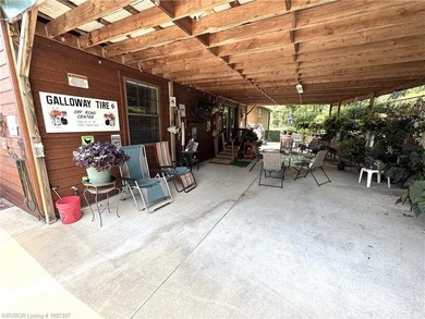 Dream property awaits! This 3 bedroom 2 bath custom built - photo 35