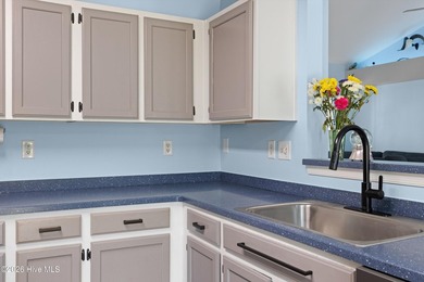 Located in the highly desirable Eagle Creek Golf community, this - photo 8
