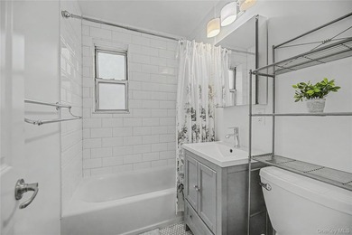 A must see. Beautiful Bright & Spacious fully renovated 2 - photo 14
