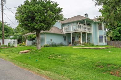 Welcome to this beautifully maintained, wonderful two-story home - photo 4