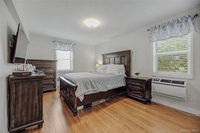 A must see. Beautiful Bright & Spacious fully renovated 2 - photo 16