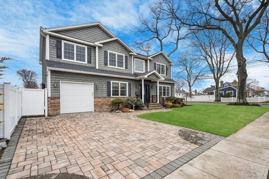 157 Walnut presents a rare opportunity to move right into a - photo 2