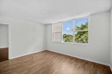 Beautiful, private unit offers peaceful views and a relaxed - photo 11