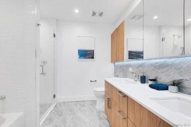 Immaculately designed, this two-bedroom, two-bathroom residence - photo 4