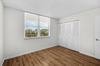 Beautiful, private unit offers peaceful views and a relaxed - photo 14