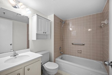 Beautiful, private unit offers peaceful views and a relaxed - photo 15