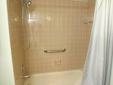 Beautiful, private unit offers peaceful views and a relaxed - photo 20