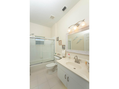 A gorgeous, well-maintained home nestled in the Isle of San - photo 32