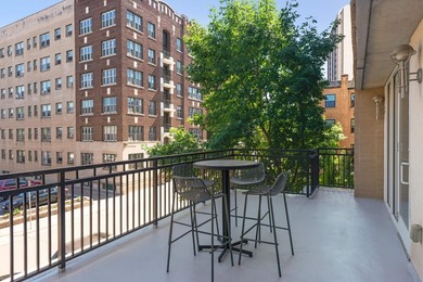 This beautifully updated end-unit condo is filled with natural - photo 32
