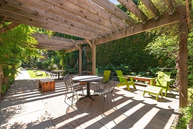 This beautifully updated end-unit condo is filled with natural - photo 36