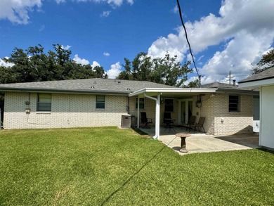 816 Funderburk Ave, located in Broadmoor Subdivision, sits on a