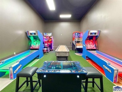 Opportunity at one of Terre Haute's busiest intersections! This