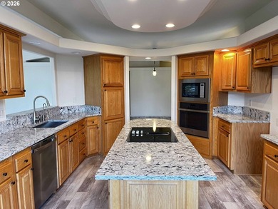 Welcome to this beautiful 3-bedroom, 2-bathroom home located in - photo 18