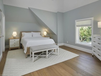 Four blocks to the beach in the heart of Olde Naples, this fully - photo 22