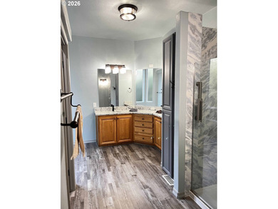 Welcome to this beautiful 3-bedroom, 2-bathroom home located in - photo 27
