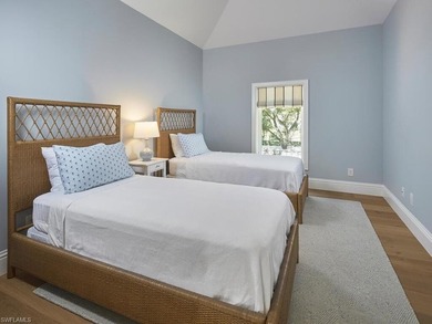 Four blocks to the beach in the heart of Olde Naples, this fully - photo 28