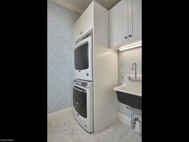 Four blocks to the beach in the heart of Olde Naples, this fully - photo 29