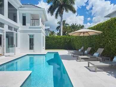 Four blocks to the beach in the heart of Olde Naples, this fully - photo 32