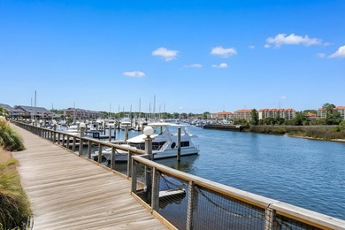 Wake up to beautiful marina views from this partially furnished - photo 35