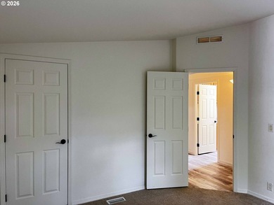 Welcome to this beautiful 3-bedroom, 2-bathroom home located in - photo 35
