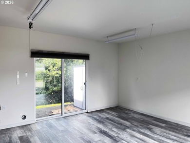 Welcome to this beautiful 3-bedroom, 2-bathroom home located in - photo 43