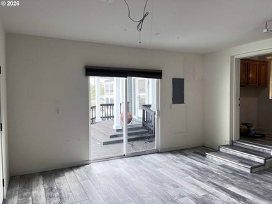 Welcome to this beautiful 3-bedroom, 2-bathroom home located in - photo 45