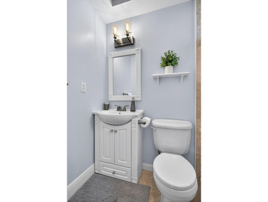 Clean, elegant, and meticulously maintained with a NEW ROOF - photo 18