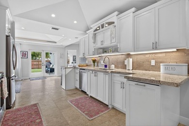 Clean, elegant, and meticulously maintained with a NEW ROOF - photo 21