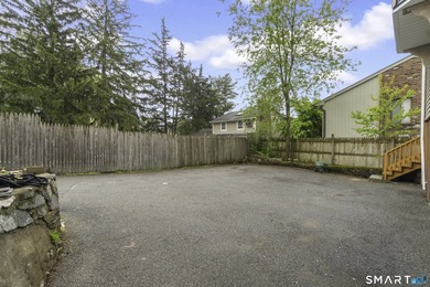 Welcome to 33 Colonial Road Unit 9, Stamford, CT 06906, with a - photo 5