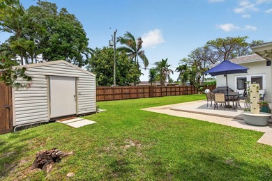 Clean, elegant, and meticulously maintained with a NEW ROOF - photo 35