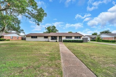 Lake Waco Home Active Under Contract in Woodway Texas