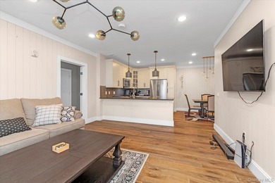 **SHORT SALE SUBJECT TO BANK APPROVAL** Welcome to this - photo 5
