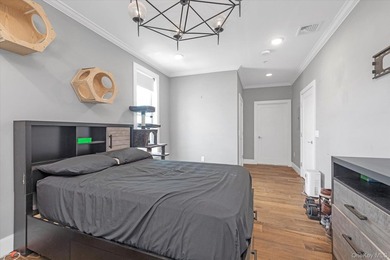 **SHORT SALE SUBJECT TO BANK APPROVAL** Welcome to this - photo 10