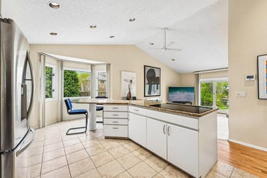 This soft contemporary home is situated on a quiet cul-de-sac - photo 21