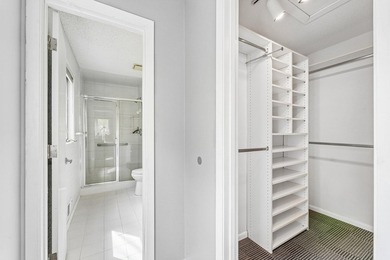 This soft contemporary home is situated on a quiet cul-de-sac - photo 26