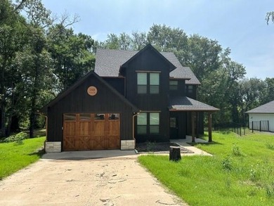 Cedar Creek Lake Home For Sale in Eustace Texas