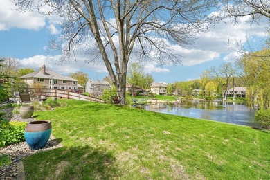 This soft contemporary home is situated on a quiet cul-de-sac - photo 36