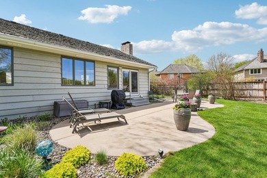 This soft contemporary home is situated on a quiet cul-de-sac - photo 37