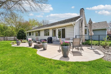 This soft contemporary home is situated on a quiet cul-de-sac - photo 38