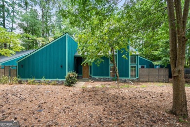 Lake Home For Sale in Peachtree City, Georgia