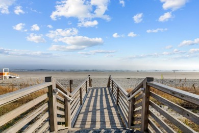 Gorgeous 2 BR/2 Bath unit with STUNNING ocean views in the