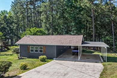 Fully renovated lakefront cottage offering exceptional - photo 2