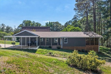 Fully renovated lakefront cottage offering exceptional - photo 6