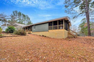 Fully renovated lakefront cottage offering exceptional - photo 9