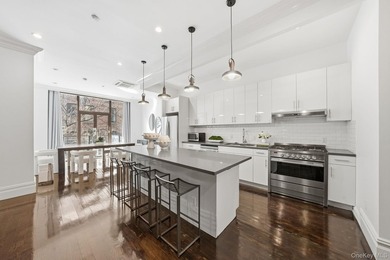 A newly gut-renovated boutique condominium offering - photo 4