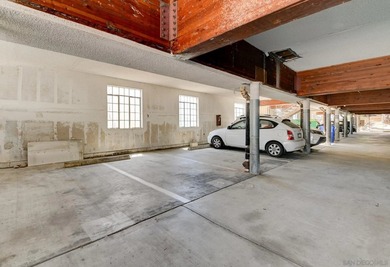 Beautiful light & bright ground floor corner unit residence in - photo 25