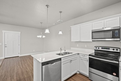 **SPECTACULAR CORNER CONDO BETTER THAN NEW! MOVE-IN READY!** - photo 6