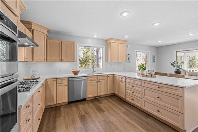 Positioned on a quiet cul-de-sac, this over 4,000 sq ft home - photo 21