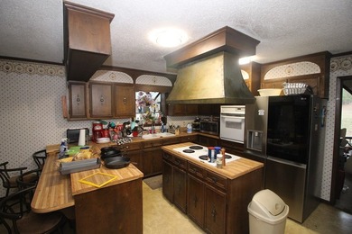 Private location. Nice home that needs some love. Over 47 acres - photo 28
