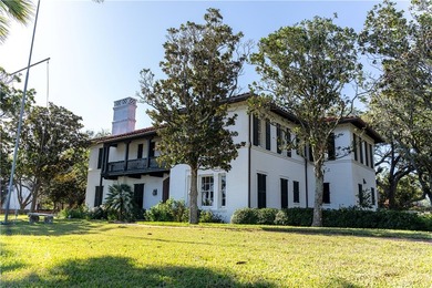 Stunning Historical Estate with Bay Views. Step into history - photo 1